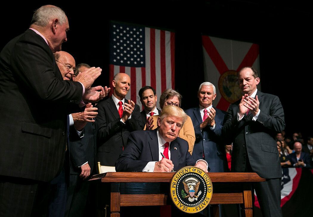 2017年，特朗普总统批准了对美国人前往古巴旅行和做生意的限制。