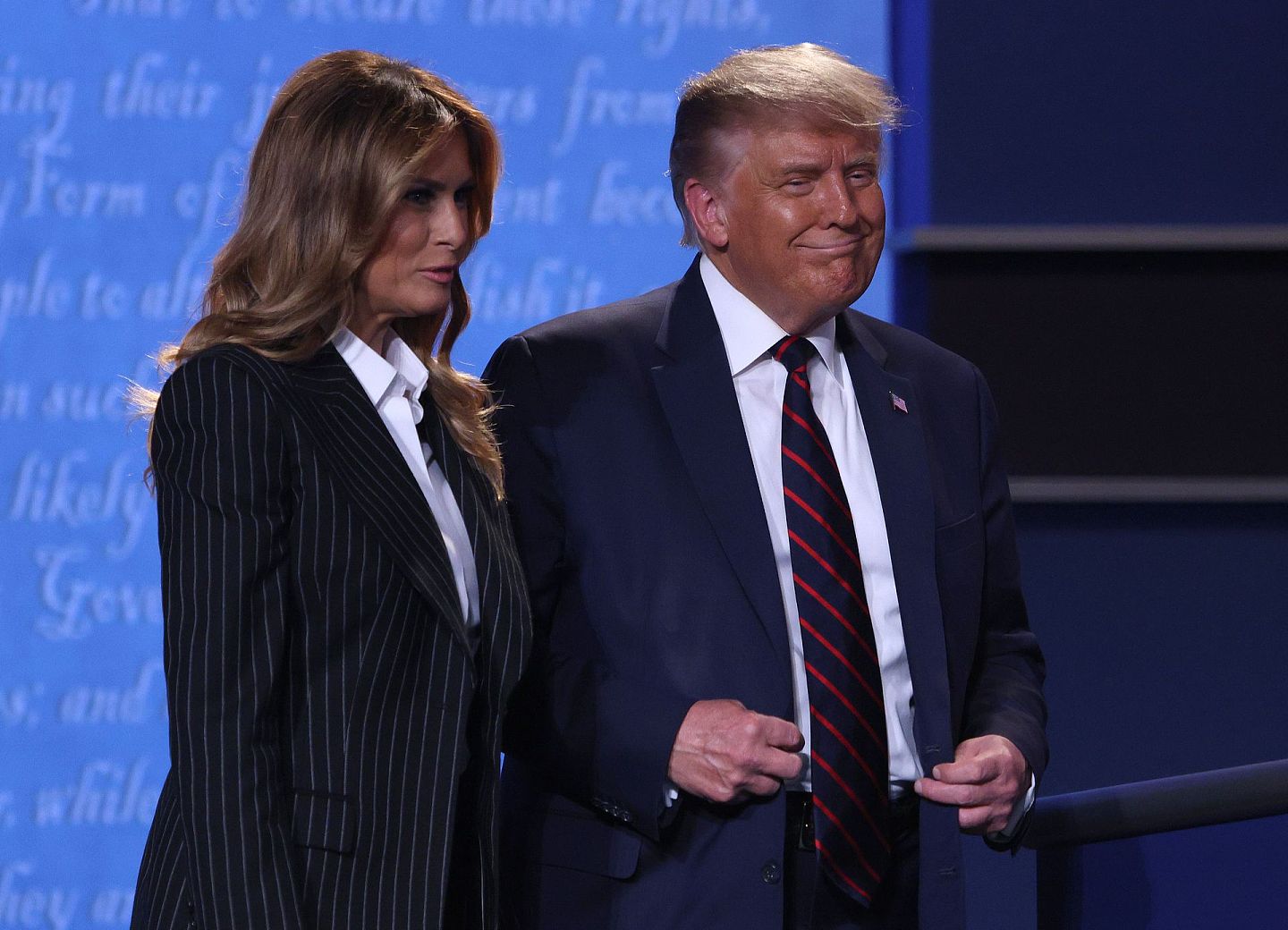 图为2020年9月29日，美国总统特朗普和第一夫人梅拉尼娅出席总统大选首场辩论。 （Getty Images）