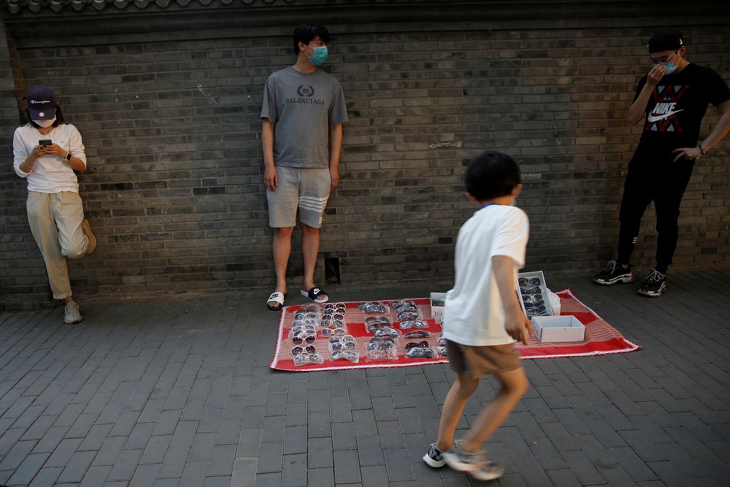 主流媒体曾称“地摊经济”不适合北京。9月7日，北京宣布重启“地摊经济”。（Reuters）