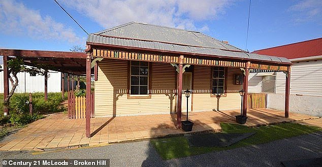 34693864-8866553-Broken_Hill_also_has_a_median_house_price_of_just_87_621_a_level-m-32_1603343864567.jpg,0