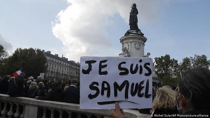 Frankreich Demonstration und Solidaritätskundgebung für getöteten Lehrer in Paris (Michel Euler/AP Photo/picture-alliance)