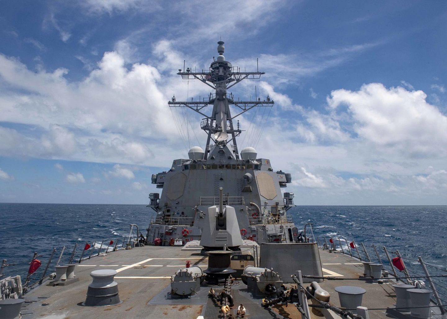 美国军舰频频穿过台湾海峡，台海局势正在升温。 （Facebook@7thfleet ）