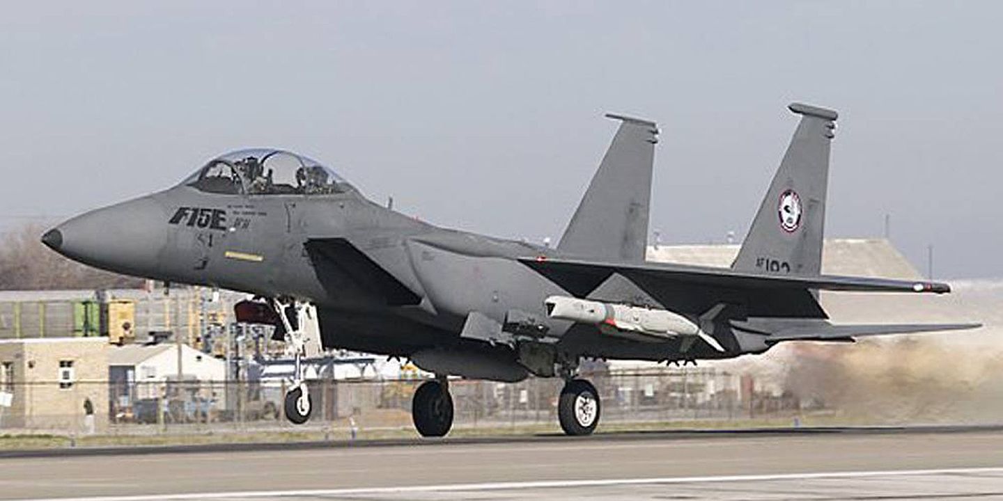 SLAM-ER增程型距外陆攻巡航导弹，一般由F-15E等重型战机操作，台湾将是全球第一个使用F-16V操作此型巡航导弹的用家。（Boeing）