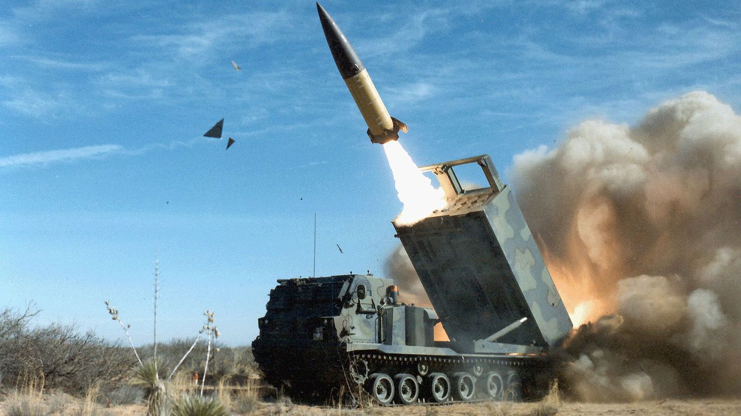 美国出售三项攻击性武器给台湾，最让人讶异的是高达64枚的ATACMS炮兵战术弹道导弹，射程300公里以上，是美国史上首度售与台湾攻击性弹道导弹。 （USArmy）