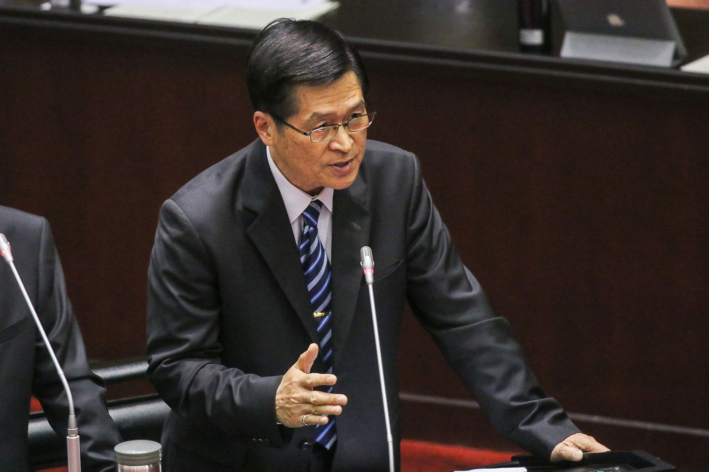 台国防部长‎严德发就台湾军力改革方案向立委备询。 （多维记者：洪嘉徽／摄）