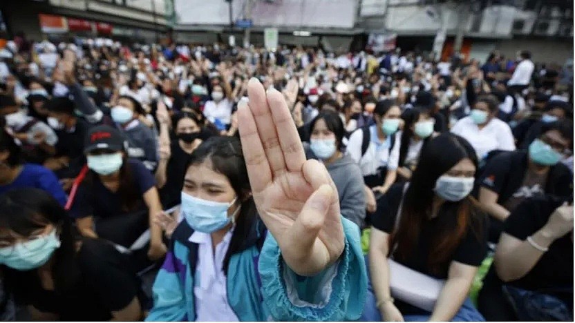 被女粉丝叫爹，靠高富帅人设圈粉，搞乱泰国的华裔网红政客竟是隐藏的“反华派”？（组图） - 5