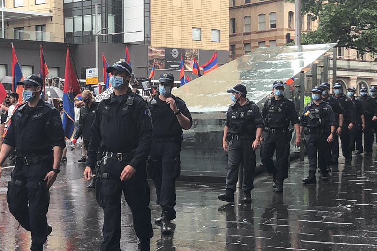 悉尼CBD爆发游行示威，数百名抗议者齐聚马丁广场！大批警员到场“围观”（组图） - 10