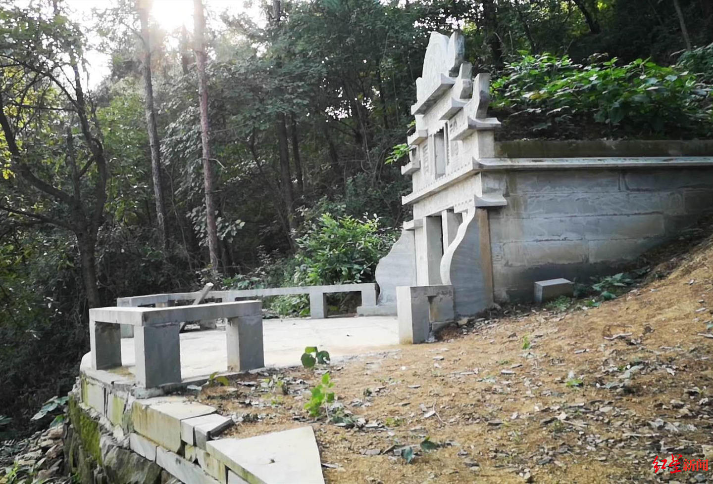 四川达州一退休教师修建双人活人墓 相关部门：当事人已同意拆除