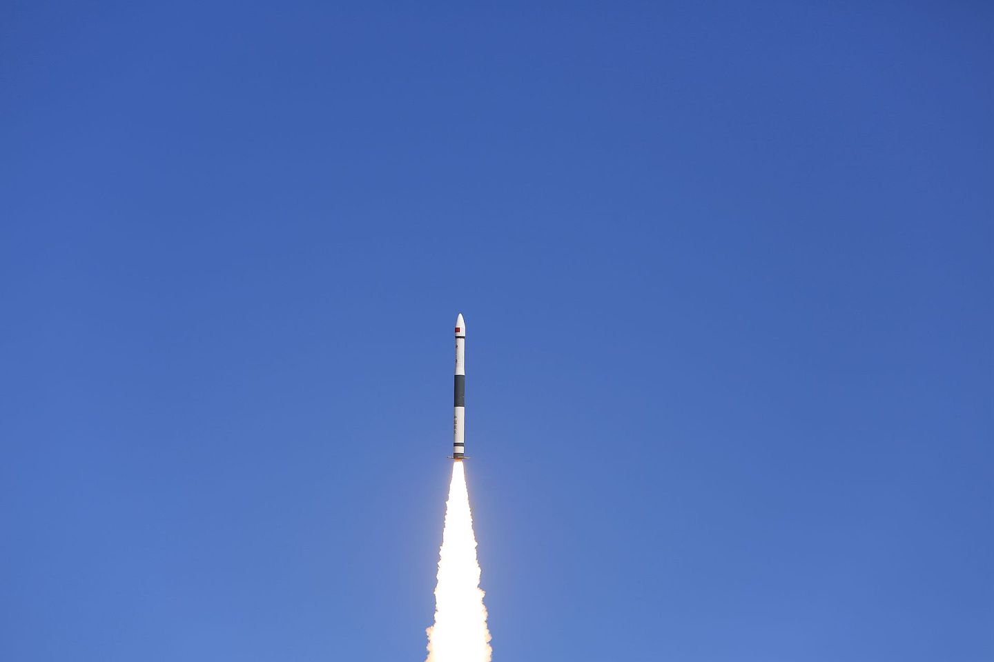 “快舟”系列火箭的最大特点就是“快”。图为2018年9月29日，中国快舟一号甲固体运载火箭发射升空。（新华社）
