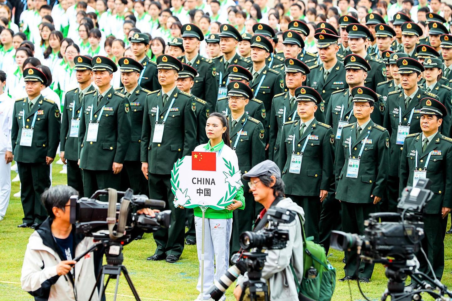 2019年，中国人民解放军代表团在湖北武汉出席第七届世界军人运动会。（视觉中国）