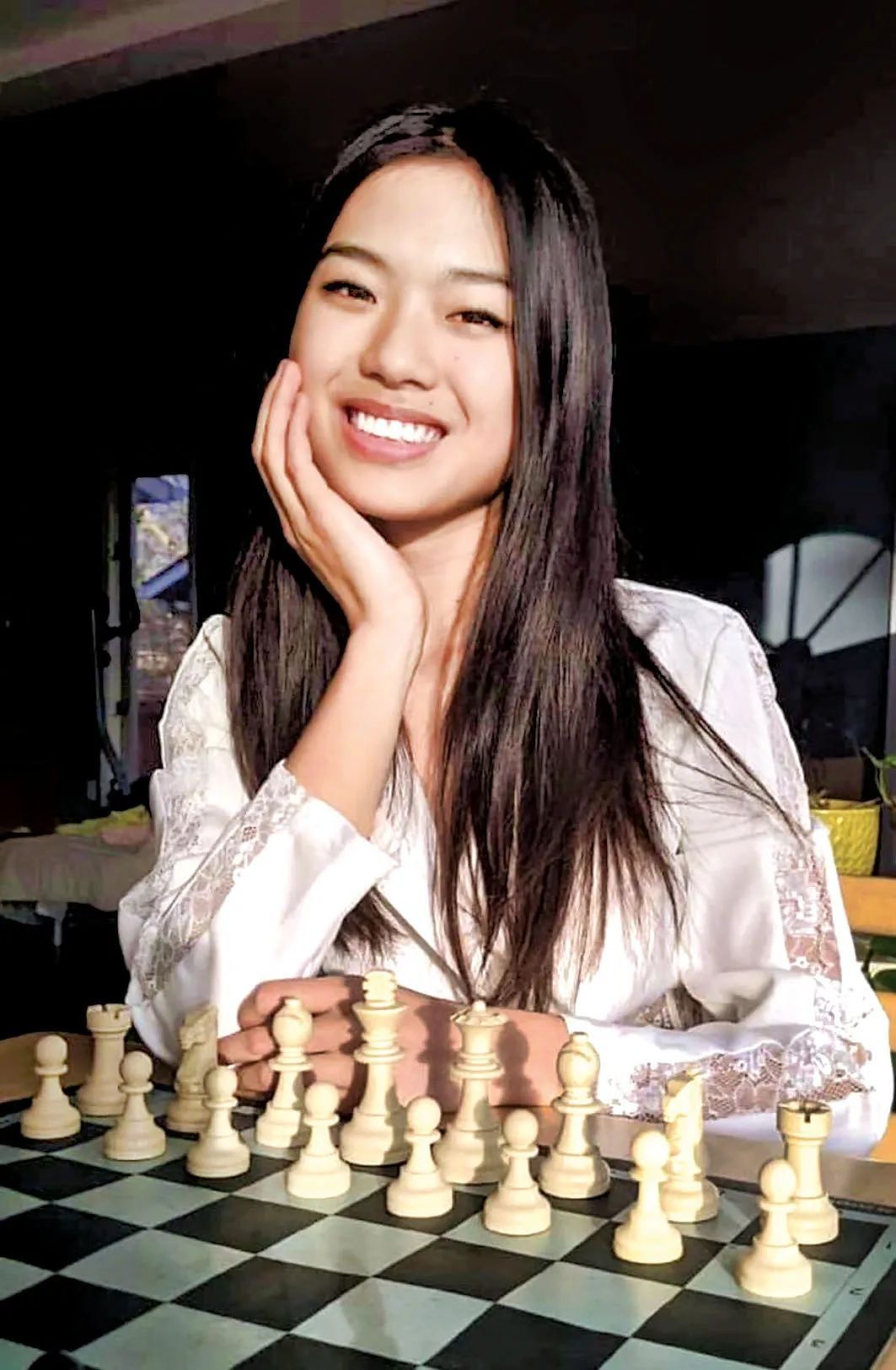 厉害！华裔美女留学生成为全球第一位电竞巨头签约在线棋手（组图） - 4