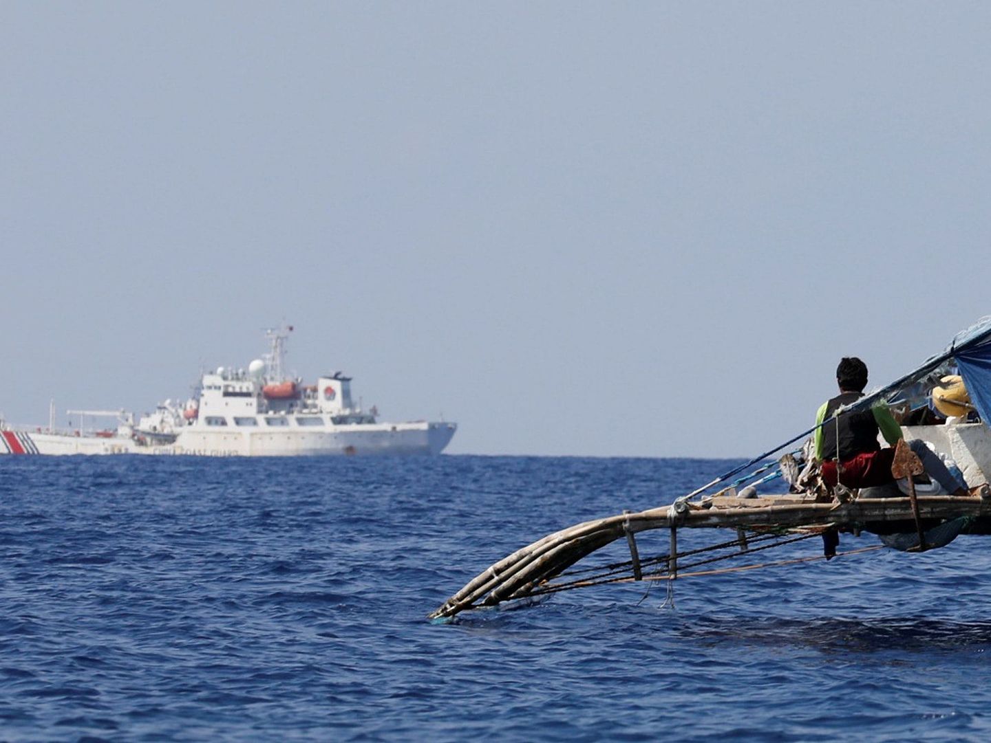 2016年南海仲裁事件后，中国开始派出大量执法船前往争议海域。（Reuters）