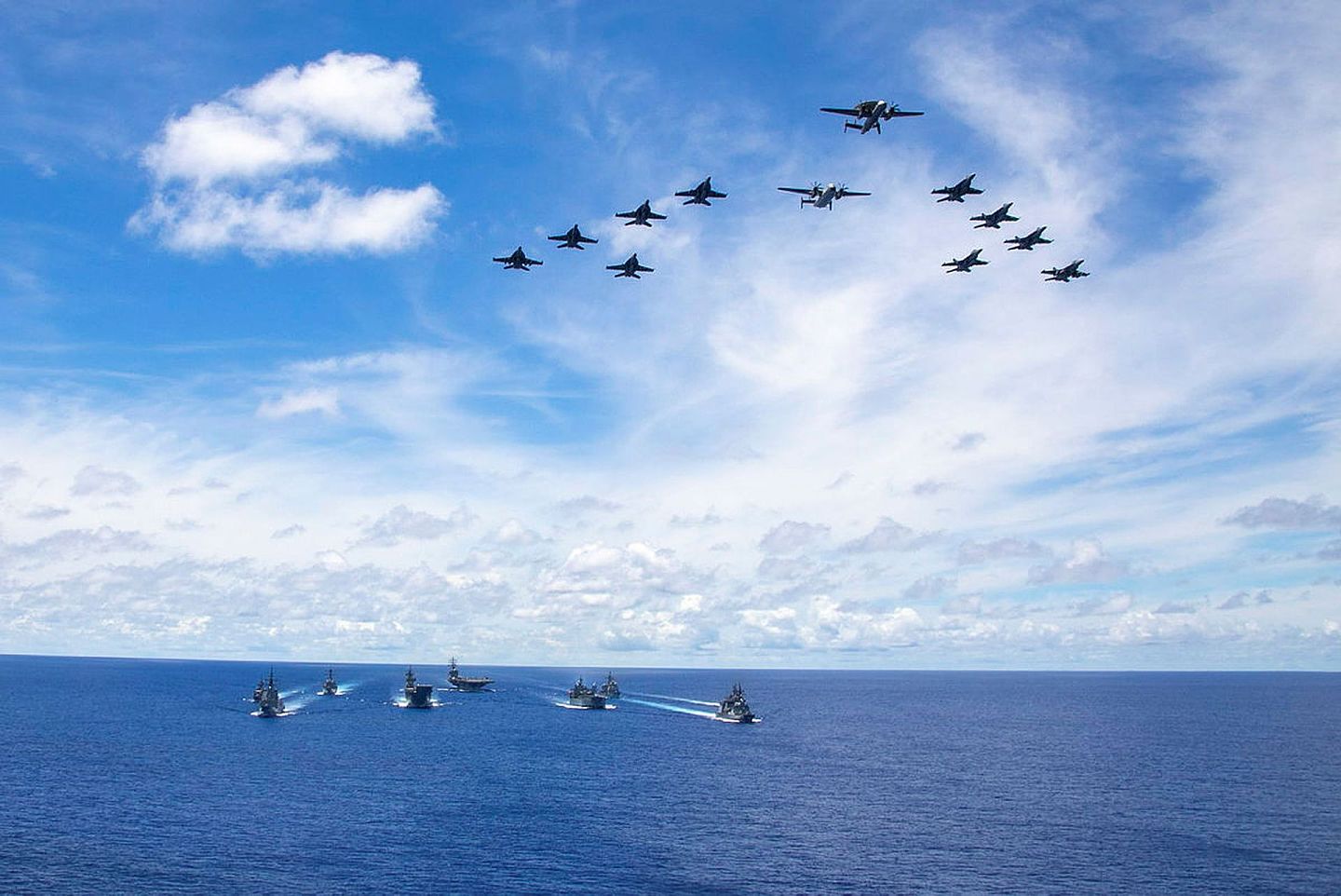 2020年7月19日至23日，美日澳等三国海军在从南海至美属关岛附近海域，进行了三国联合训练。（澳大利亚国防部）