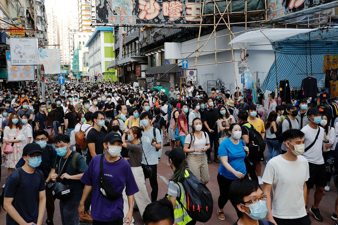 在原定的立法会选举日9月6日，香港示威重燃，警民冲突再现。（Reuters）