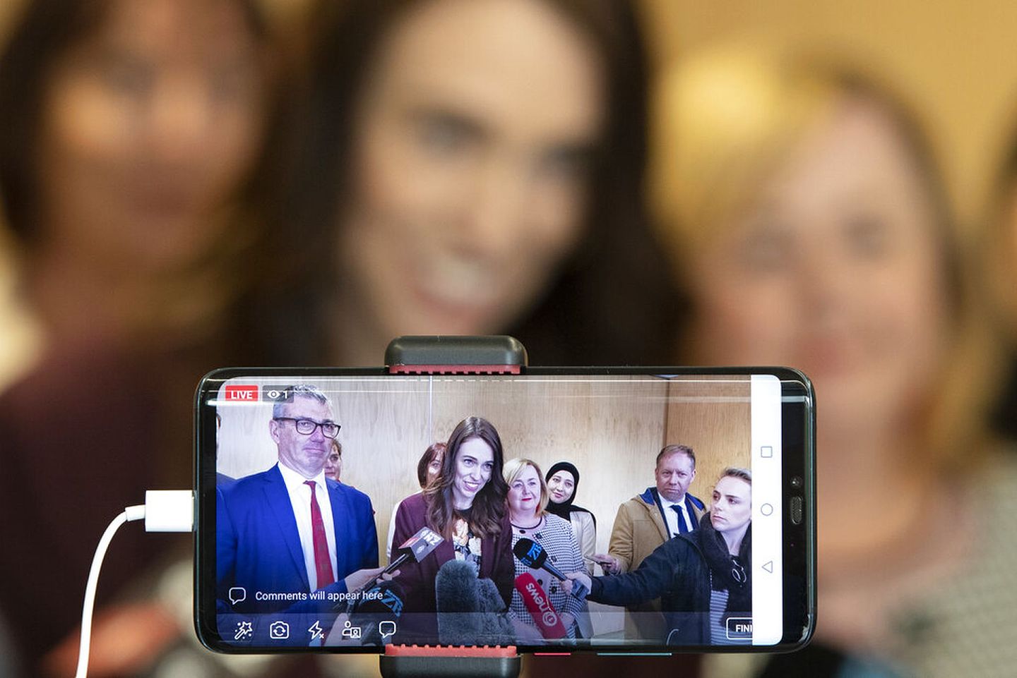新西兰大选：图为新西兰总理阿德恩10月14日在基督城出席新闻发布会。（AP）