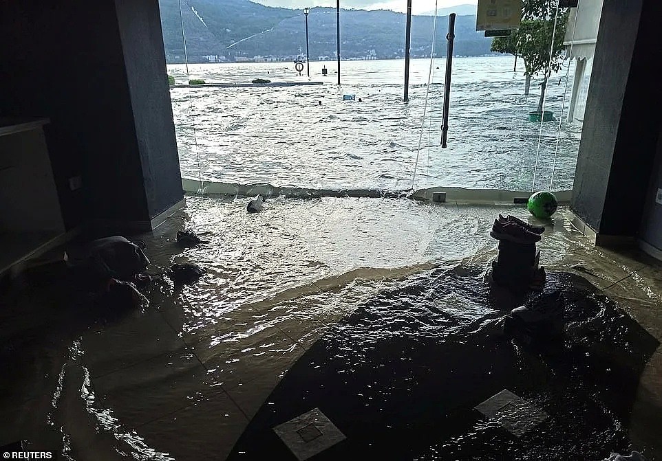 恐怖！7级地震+海啸狂袭，超700人伤亡， 高楼顷刻倒塌，城市夷为平地（组图） - 8