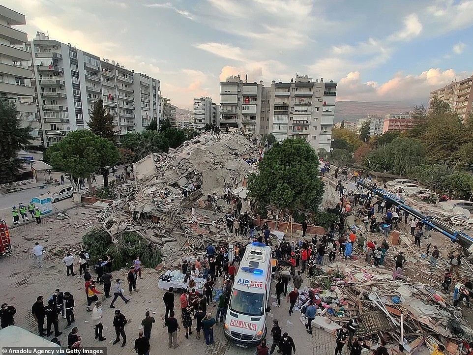 恐怖！7级地震+海啸狂袭，超700人伤亡， 高楼顷刻倒塌，城市夷为平地（组图） - 11