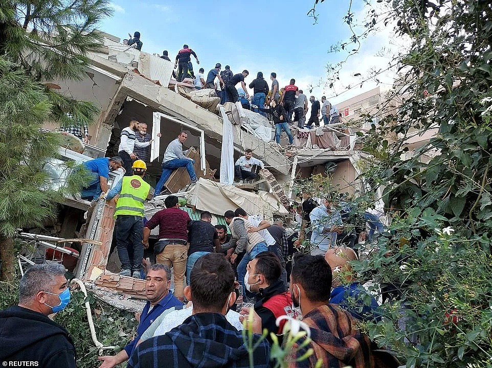 恐怖！7级地震+海啸狂袭，超700人伤亡， 高楼顷刻倒塌，城市夷为平地（组图） - 24