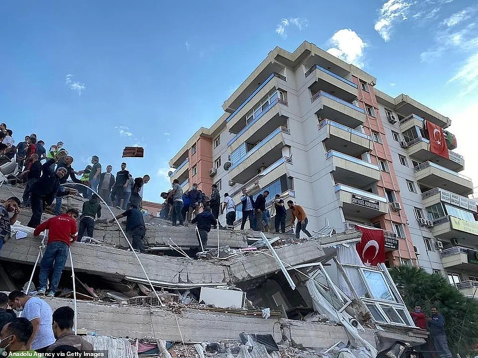 恐怖！7级地震+海啸狂袭，超700人伤亡， 高楼顷刻倒塌，城市夷为平地（组图） - 33