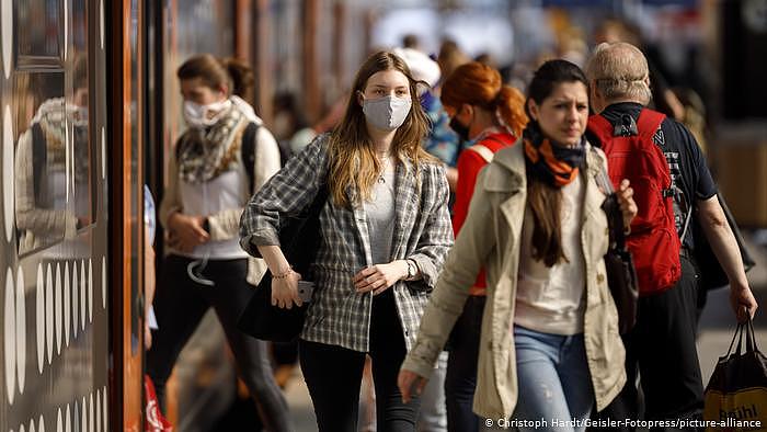 Deutschland Köln Symbolfoto Maskenpflicht (Christoph Hardt/Geisler-Fotopress/picture-alliance)