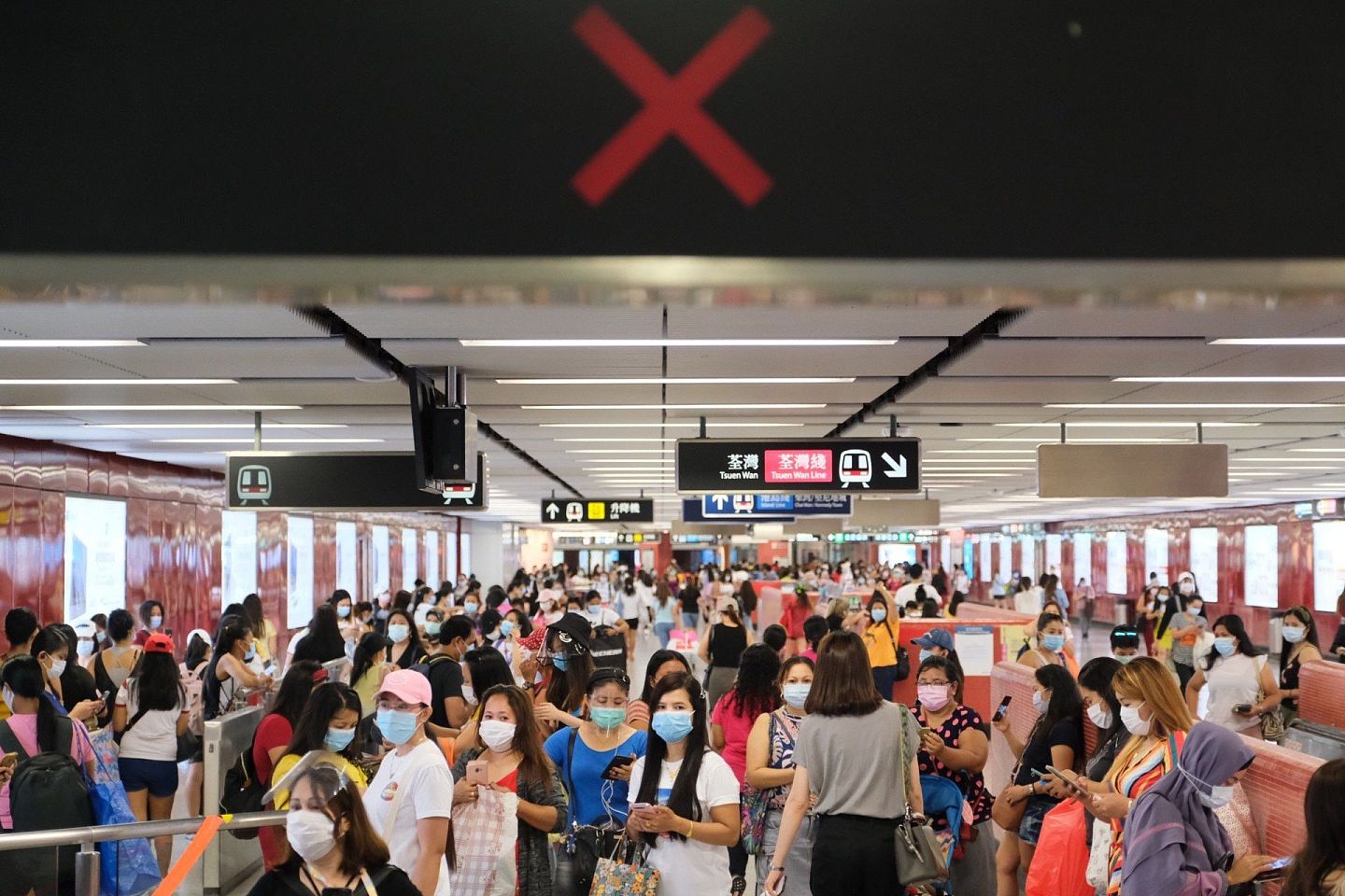 香港疫情放缓，但仍有源头不明个案，多宗关联本地感染料出现。（HK01）