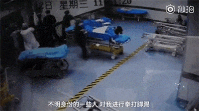 又一名中国医生被砍！凶手跳楼身亡：监控视频曝光后，我才知道医生有多难（视频/组图） - 9