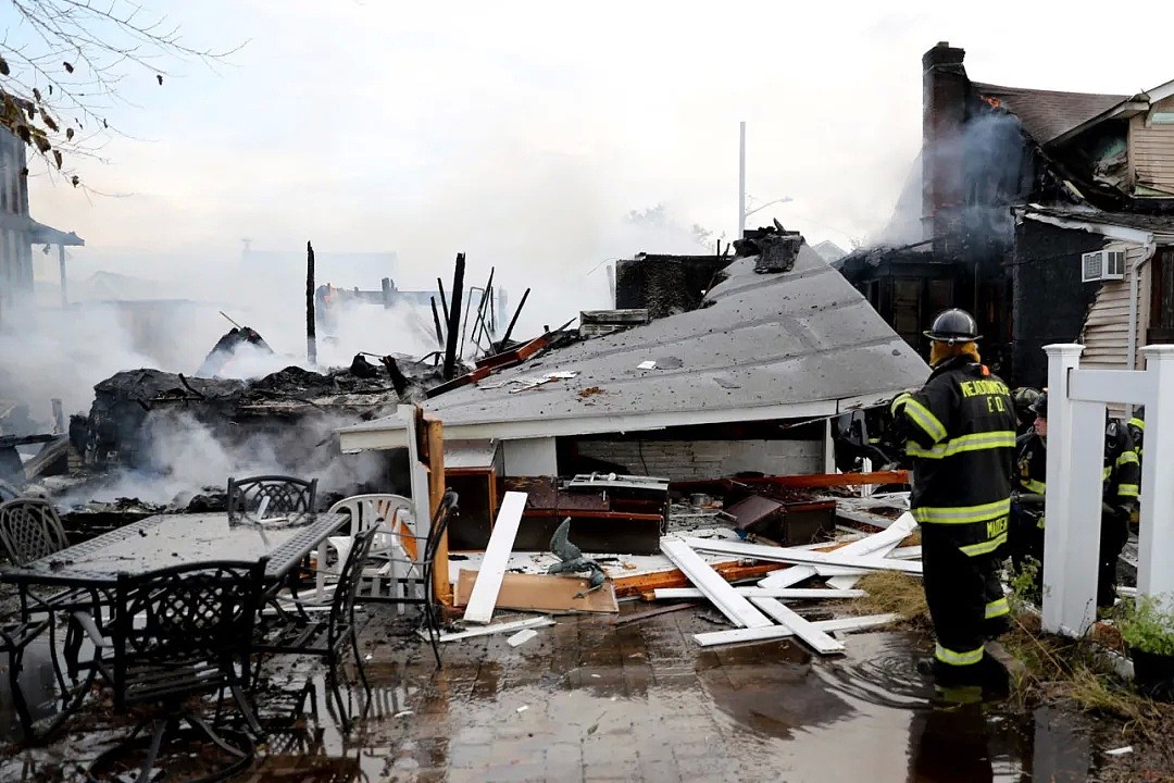 视频曝光！巨响“就像炸弹”，肯尼迪机场附近大爆炸，多座房屋夷为平地，两名消防员严重受伤（视频/组图） - 5