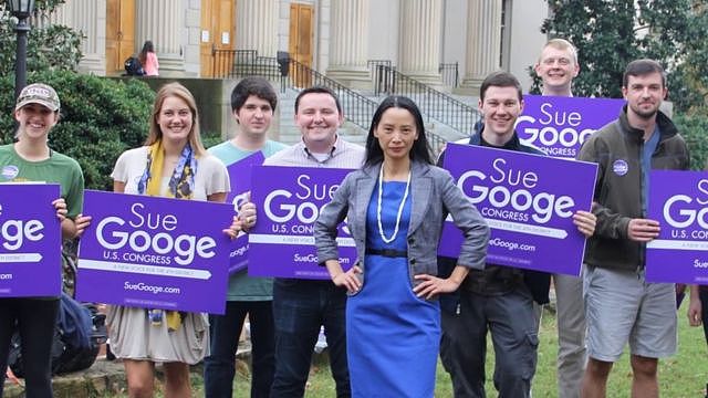 符江秀（Sue Googe）曾在2016年竞选国会议员，被媒体称为