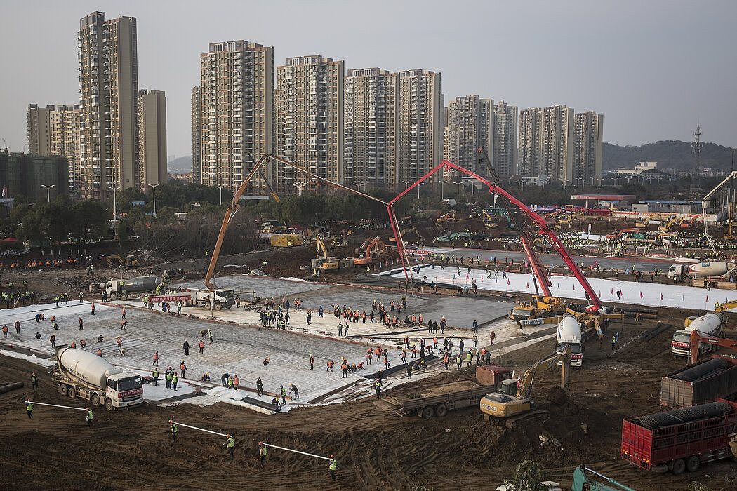 中国在武汉新建了一座在有1000张病床的医院，用以收治新冠患者。