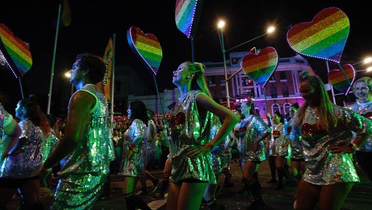 悉尼同性恋狂欢节游行宣布取消！花车游行将改在体育场内（组图） - 4