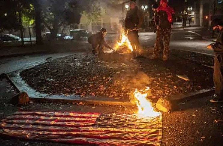 焚烧美国国旗+围攻投票站+国民警卫队上街！加拿大政府紧急声明（组图） - 8