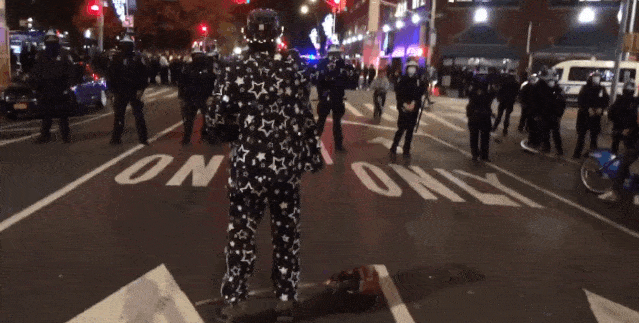 美国多地选后动荡，曼哈顿大规模示威60人被捕，纽约再次部署警力（视频/组图） - 18
