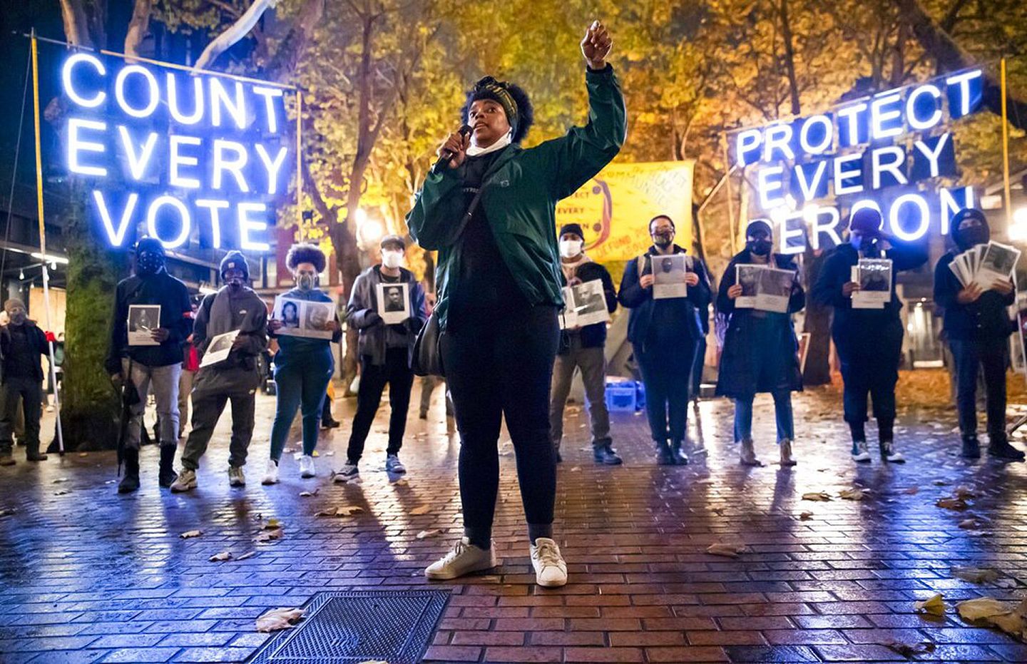 2020年11月4日，美国西雅图民众举行集会，呼吁“统计所有选票”。（AP）