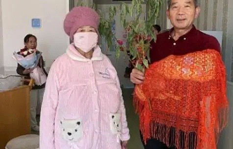 中国67岁女子自然受孕生女轰动一时，孩子1岁了（组图） - 4