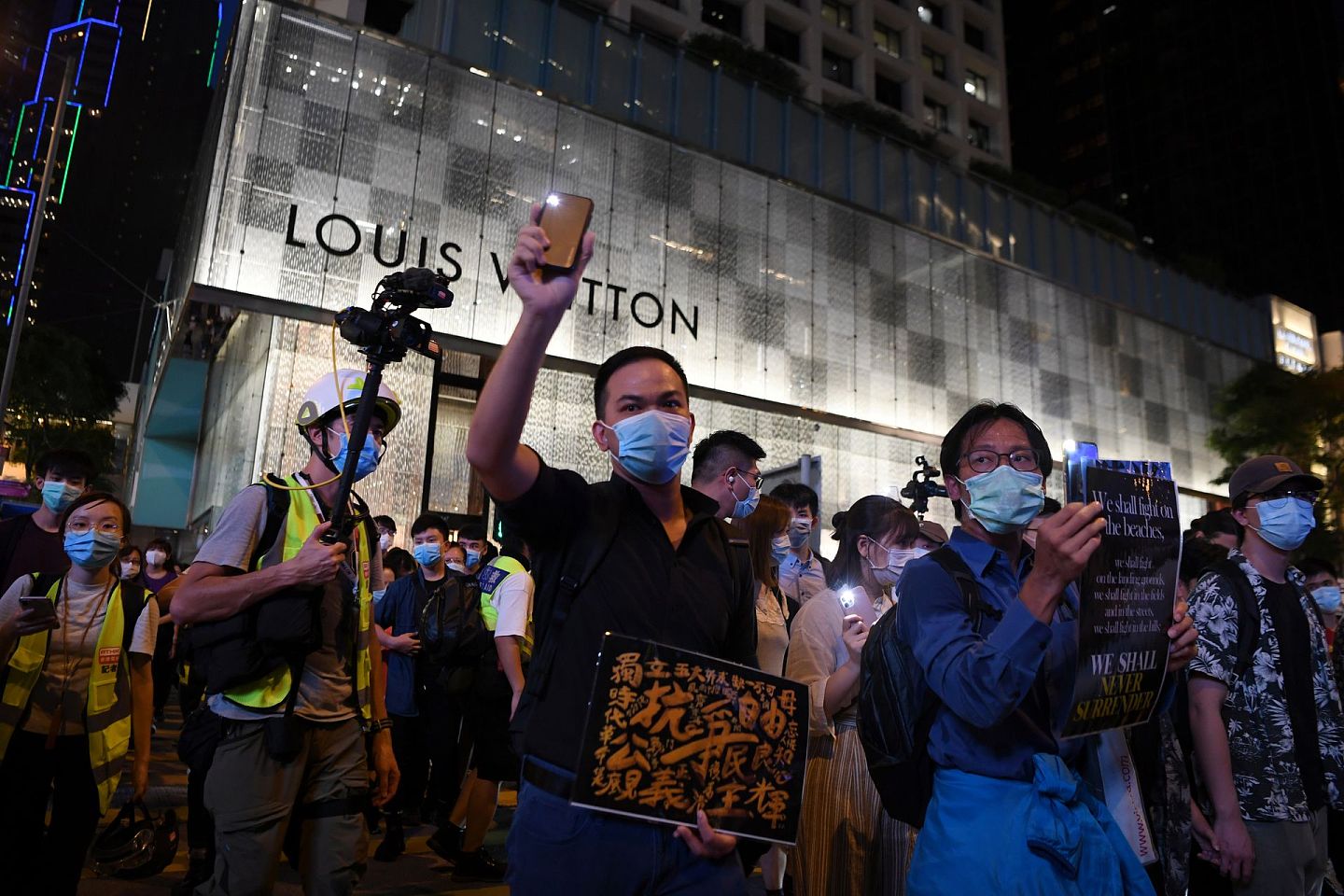 长达一年的香港修例风波，严重阻碍香港经济民生发展。（Reuters）