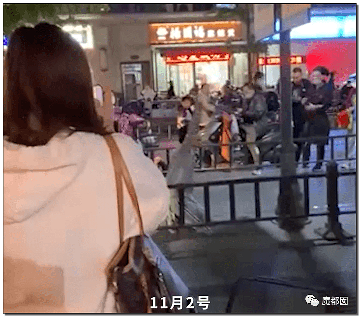 性虐、皮鞭、字母圈…震撼全中国的郑州街头狗爬门真相揭露！（视频/组图） - 9