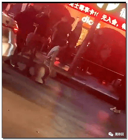 性虐、皮鞭、字母圈…震撼全中国的郑州街头狗爬门真相揭露！（视频/组图） - 23