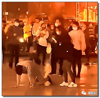 性虐、皮鞭、字母圈…震撼全中国的郑州街头狗爬门真相揭露！（视频/组图） - 22