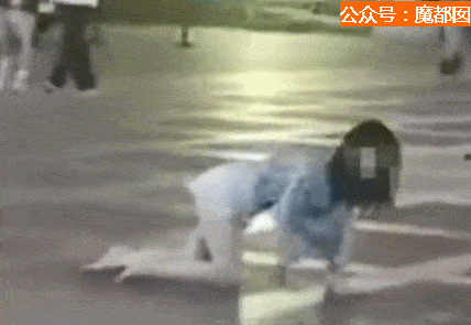 性虐、皮鞭、字母圈…震撼全中国的郑州街头狗爬门真相揭露！（视频/组图） - 33