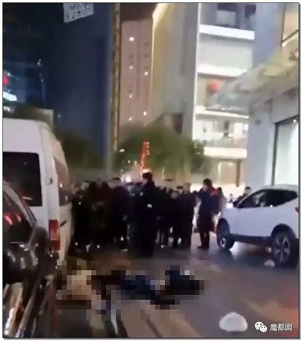 暴怒！无辜快递员、过路女子莫名被跳楼者砸死，这算什么？（组图） - 77