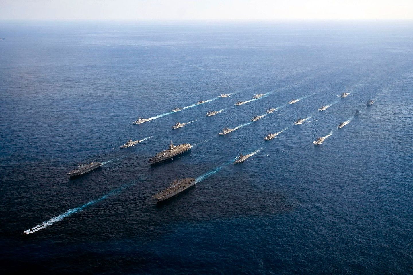 拜登已经向媒体表示，准备取消特朗普时代的500艘大舰队的计画，并削减美国国防预算。（The 7th Fleet ）