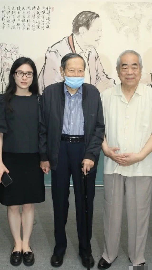 98岁华裔学家杨振宁不用搀扶健步如飞，而翁帆却在一点点的衰老！（视频/组图） - 6