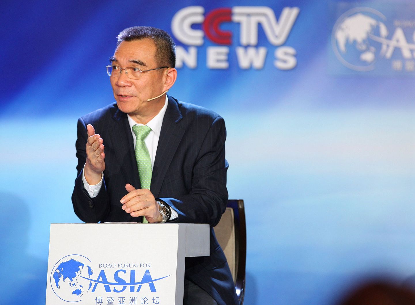 林毅夫在博鳌亚洲论坛2014年年会电视辩论“改革：亚洲金融与贸易的新格局”上发言。（新华社）