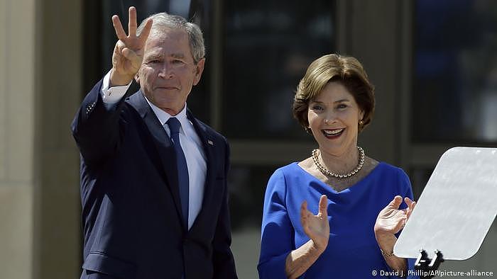 USA Präsidentschaft l First Lady - Laura Bush (David J. Phillip/AP/picture-alliance)