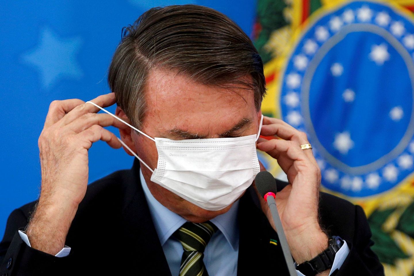 巴西总统博索纳罗一直反对在本国开展中国新冠肺炎疫苗的试验。（Reuters）