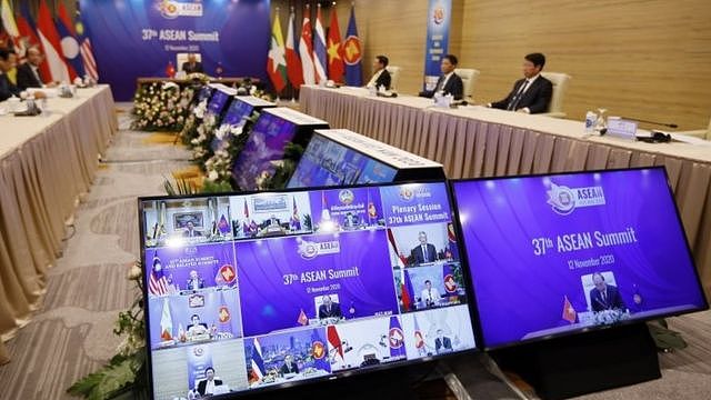 越南作为东盟轮值主席国主持东盟峰会。受疫情影响，今年的峰会通过视频方式举行。