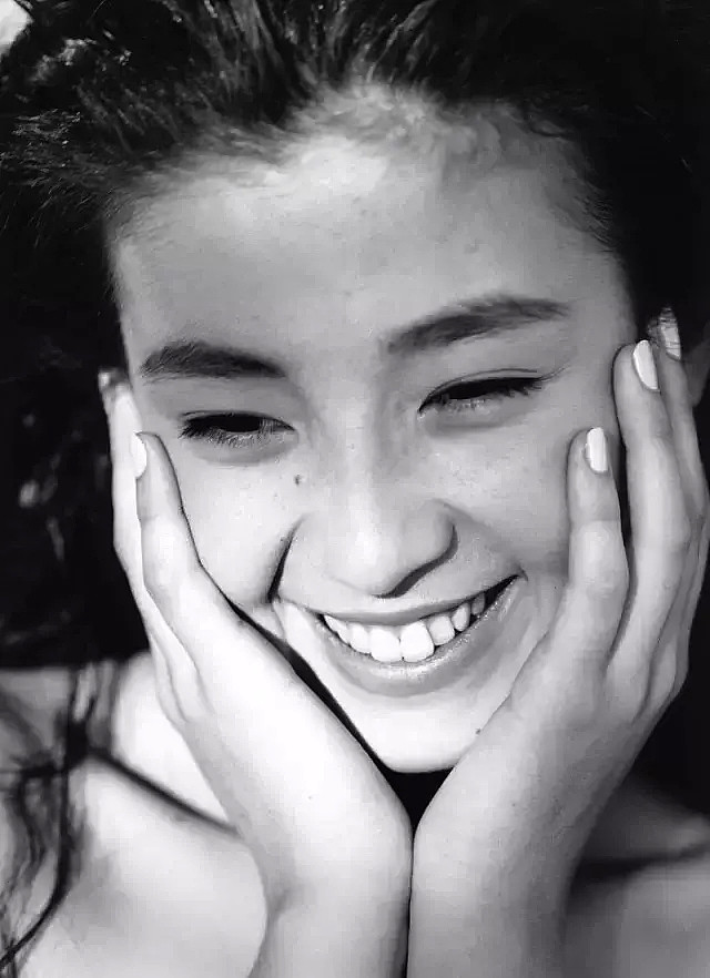 17岁被亲妈逼陪睡、拍裸照后自杀，如今47岁却成日本顶级“艳星”：她的一生就是传奇！（组图） - 8