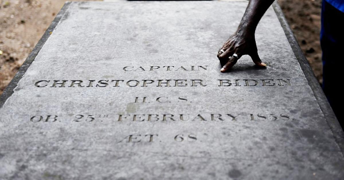 记念英国籍船长克里斯多福．拜登的牌匾，成为印度热门自拍景点。（图取自网络）