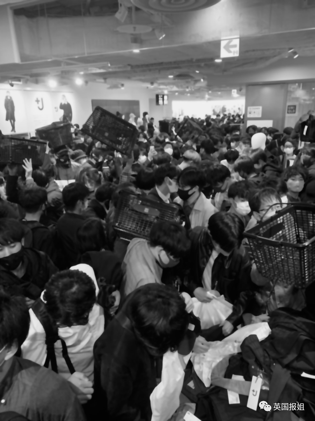 日本品牌店遭挤爆哄抢！网友：日本人讲文明，这肯定是中国人干的（组图） - 12