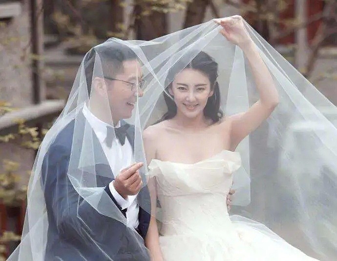 又一女明星官宣离婚！被骂小三10年，结婚1年闪离：这比张雨绮还牛逼...（组图） - 41